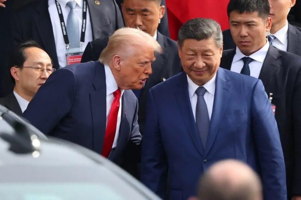 TRUMP VUELVE A CHINA EN PLENA TENSIÓN