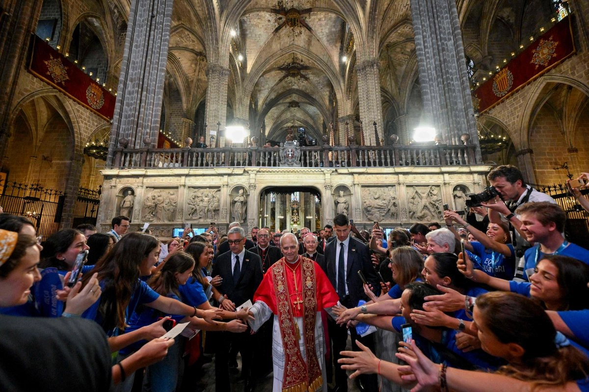 EL PAPA LEÓN CONTINÚA SU GIRA EN ESPAÑA DEJA A MADRID Y AHORA A BARCELONA