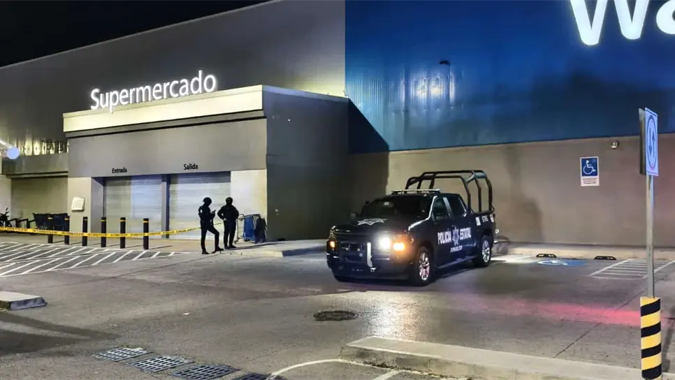 UN MUERTO Y UNA MUJER HERIDA TRAS ATAQUE A BALAZOS EN UN WALMART EN CULIACÁN