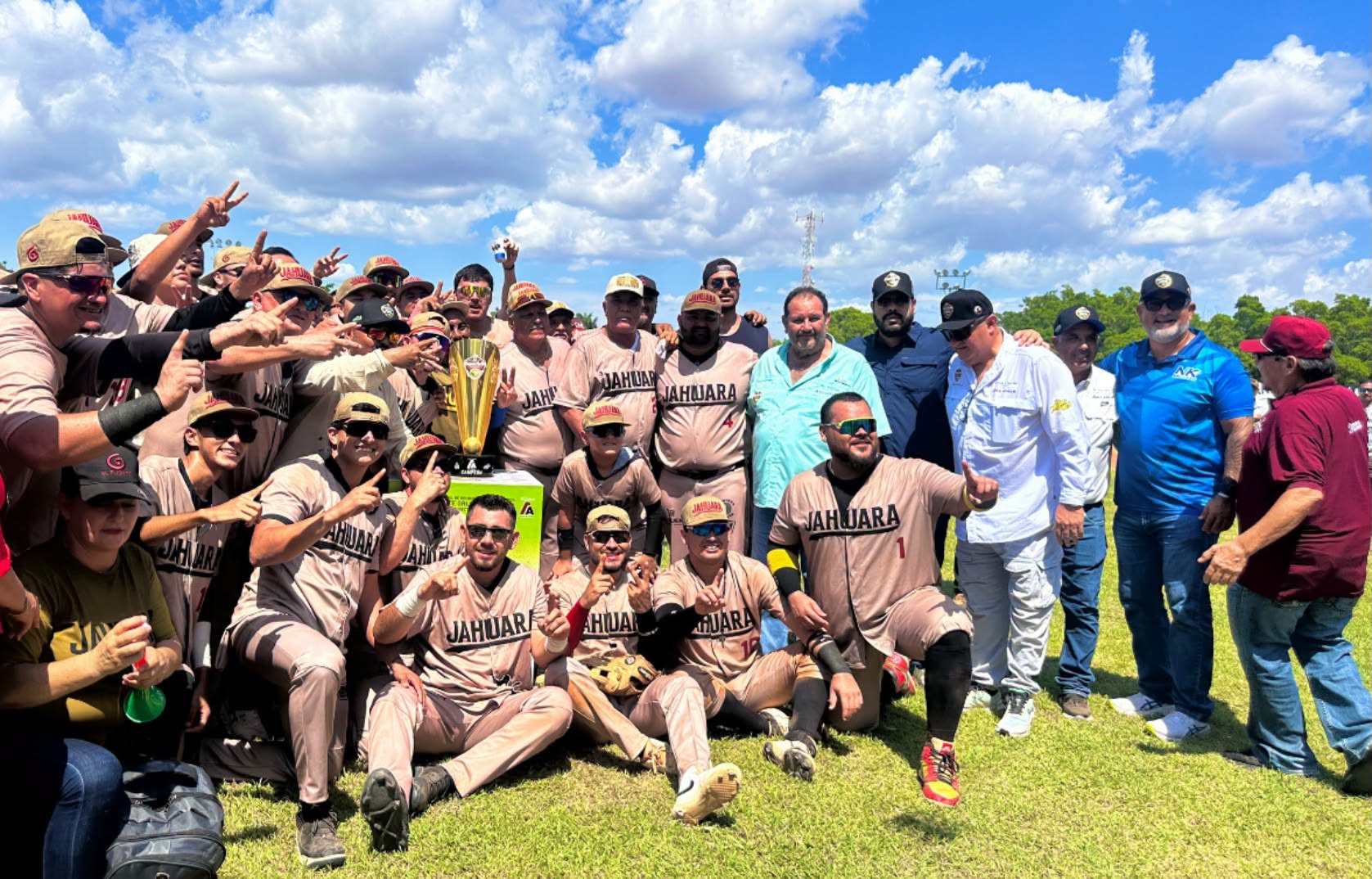 AGRICULTORES DE JAHUARA II SON LOS NUEVOS CAMPEONES EN LA CLEMENTE GRIJALVA AL PEGARLE A EJIDATARIOS DE JUAN JOSÉ RÍOS