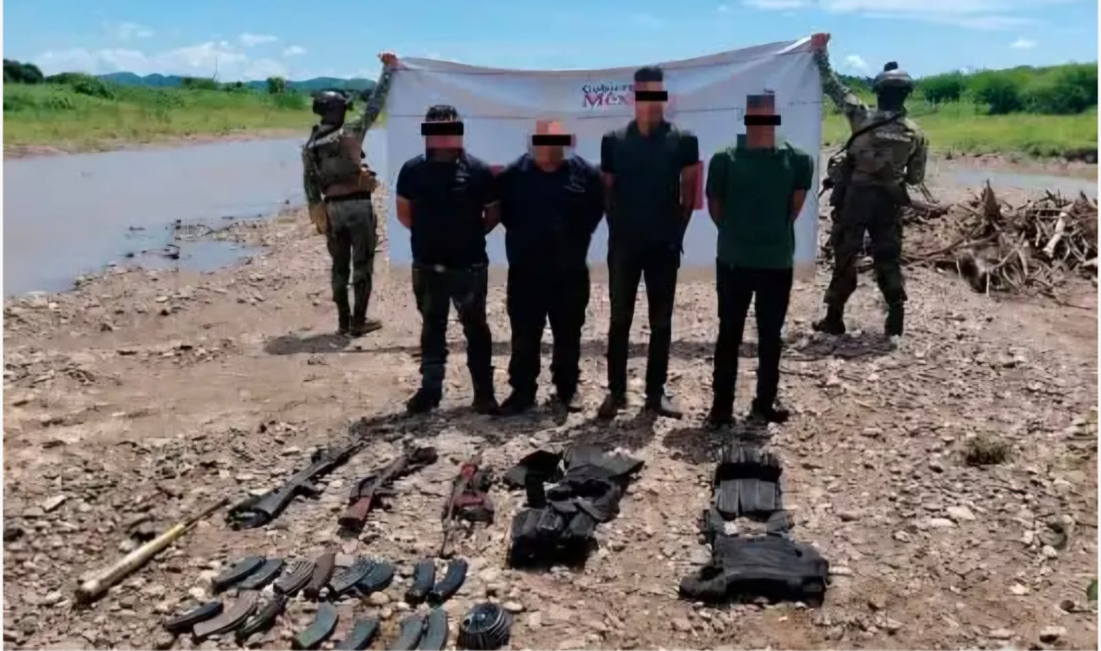 DETIENEN A CUATRO PERSONAS Y ASEGURAN ARMAS DURANTE OPERATIVO EN MAZATLÁN