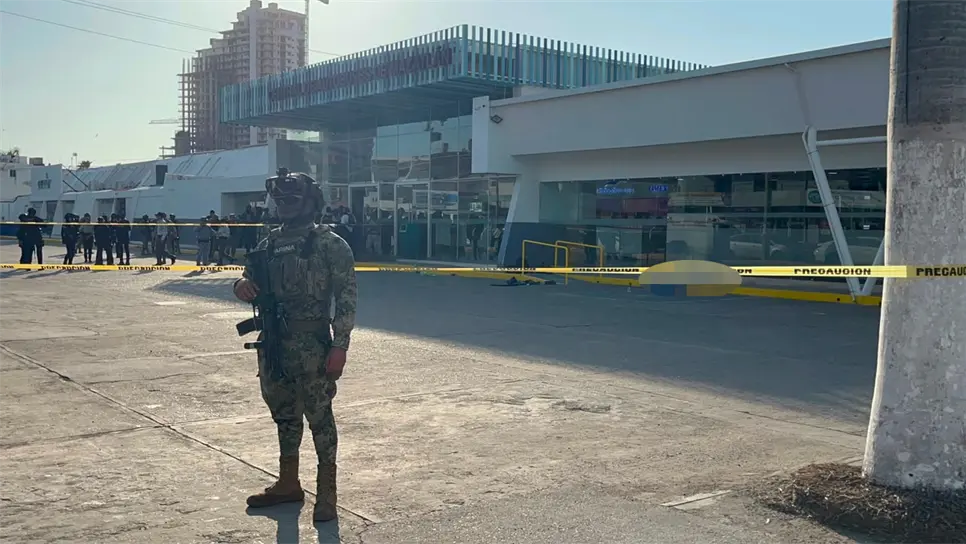 ASESINAN A BALAZOS A UN HOMBRE EN LA CENTRAL DE AUTOBUSES DE MAZATLÁN